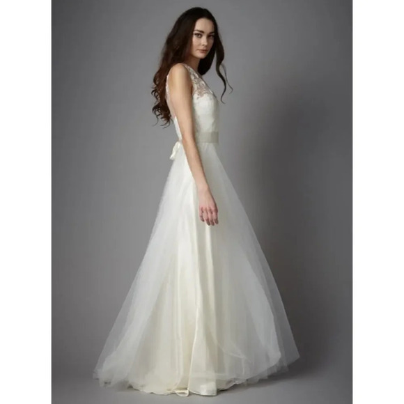 Catherine Deane Onyx Wedding Gown Oyster / Ivory Size 2 - Picture 5 of 11